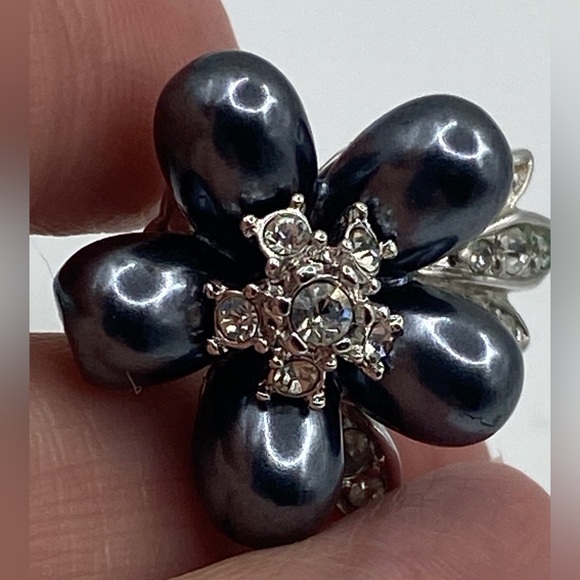 Nolan Miller Grey "Pearls in Bloom" Faux Pearl Crystals Floral Brooch & Earrings - Picture 3 of 7